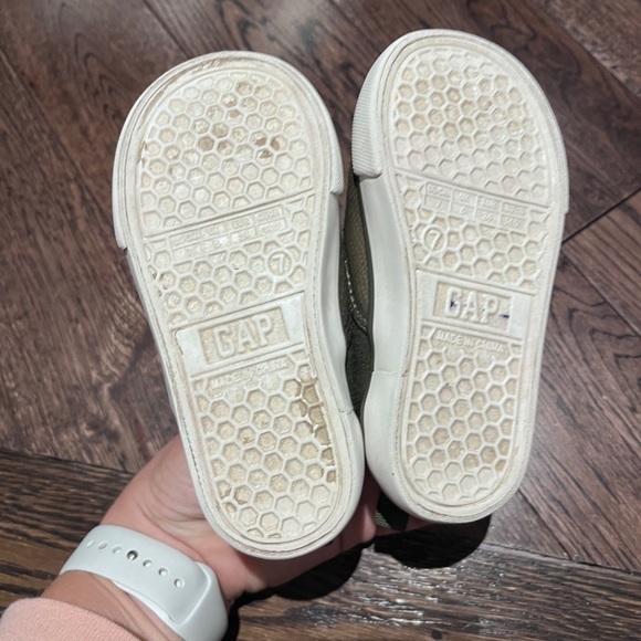COPY - 🦖🦕📦4/$20📦 BABY GAP Dino shoes for toddler size 7 - Picture 4 of 4